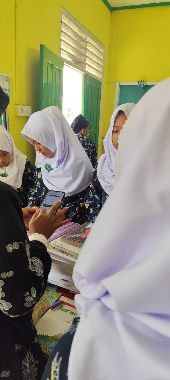 Transformasi Digital Perpustakaan: MTsN 4 Solok Selatan Luncurkan Web Pencatatan Peminjaman Buku Berbasis Scan Barcode